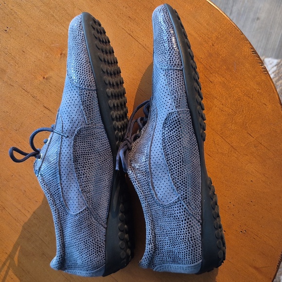 Vaneli Navy Perforated Lace-Up Shoes size 7.5 - Picture 3 of 7
